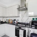 Fantastic Apartments London, Chiswick With Free Parking